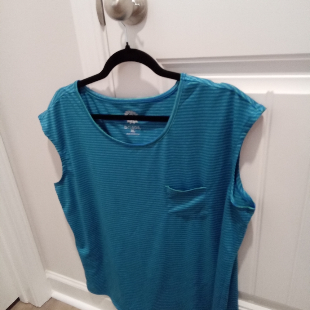 2-$10... Brisas Women's XL Sleeveless Blue Striped Women's Poloyester Top